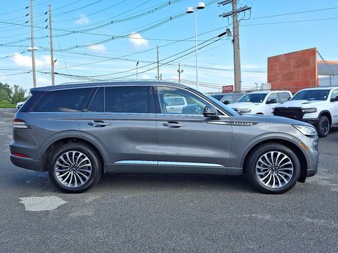 Used 2023 Lincoln Aviator Standard w/ Premium Package image 8