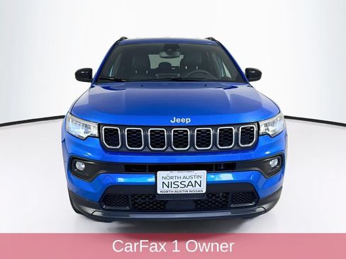 Used 2025 Jeep Compass Latitude AWD/4WD image 2