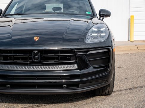 Certified 2025 Porsche Macan AWD/4WD image 12