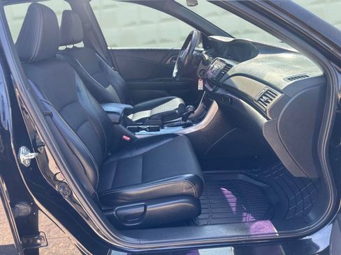 Used 2017 Honda Accord Sport image 12