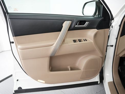 Used 2013 Toyota Highlander SE image 45