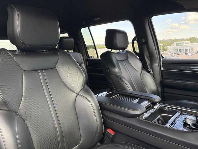 Used 2023 Jeep Wagoneer 4WD image 35