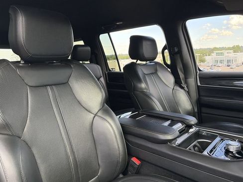 Used 2023 Jeep Wagoneer 4WD image 35