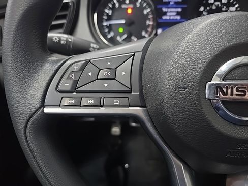 Used 2018 Nissan Rogue S image 20