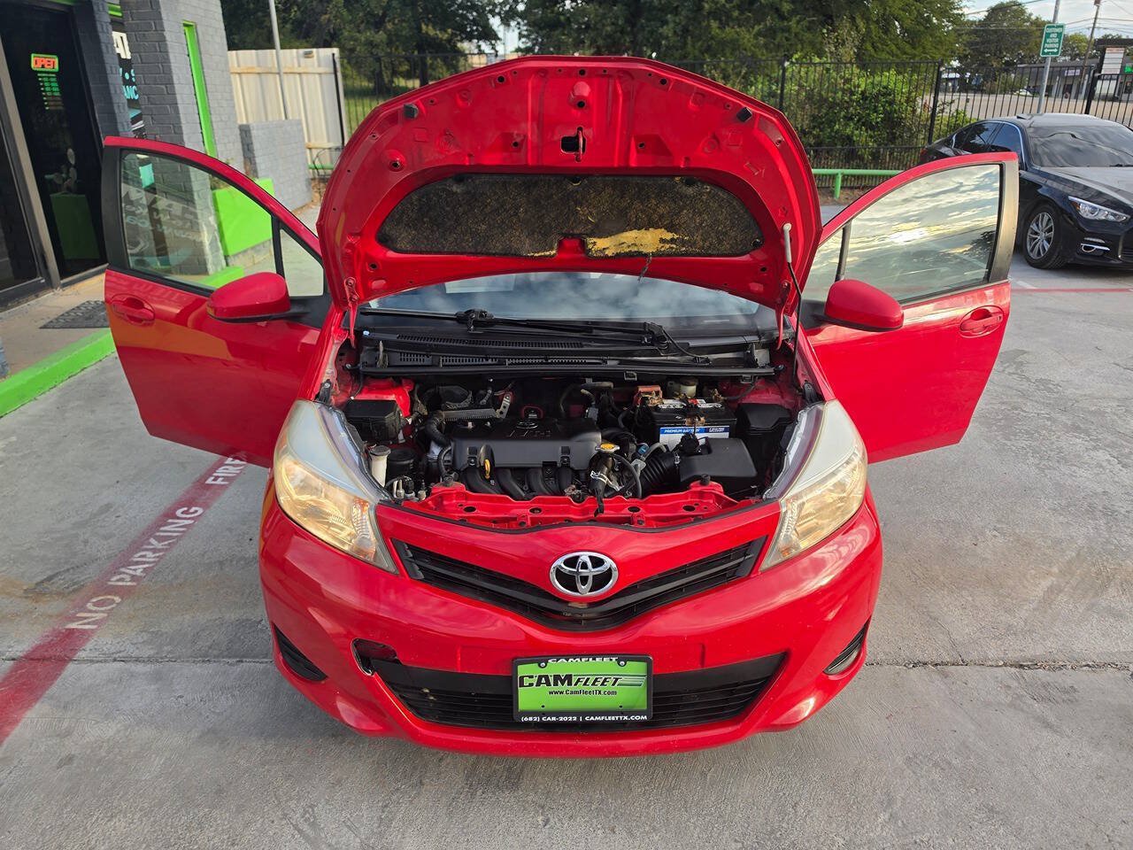 Used 2013 Toyota Yaris L FWD image 47