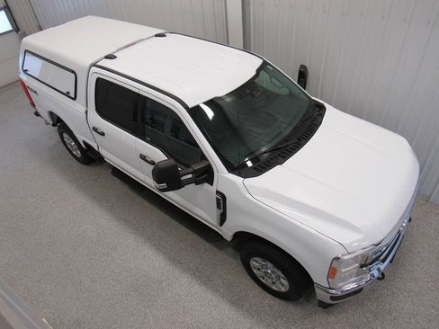 Used 2023 Ford F250 XLT AWD/4WD image 5