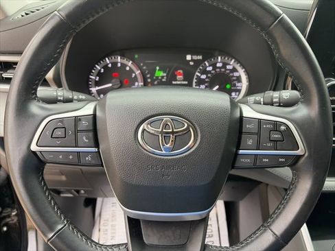 Used 2023 Toyota Highlander LE FWD image 10