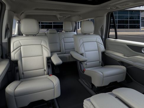 New 2026 Lincoln Navigator L Reserve AWD/4WD image 11
