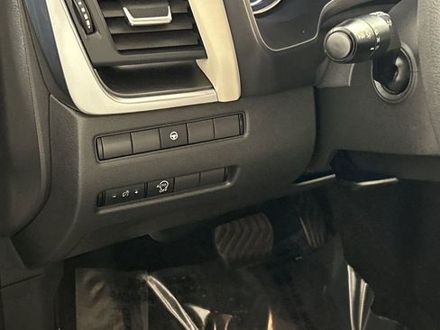 Used 2023 Nissan Rogue SV image 12