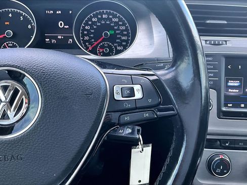 Used 2017 Volkswagen Golf S image 21