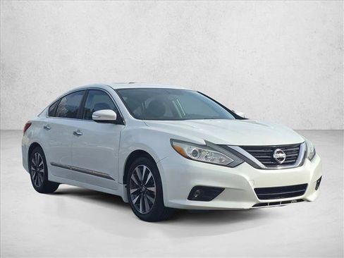 Used 2016 Nissan Altima 2.5 SL w/ 2.5 Technology Package FWD image 3