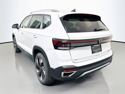 New 2026 Volkswagen Taos SE AWD/4WD image 5