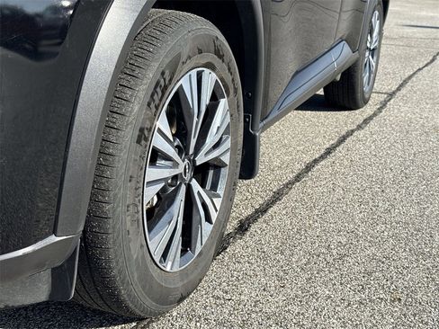 Used 2023 Nissan Rogue SV w/ SV Premium Package image 19