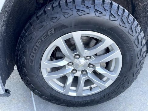 Used 2019 Chevrolet Silverado 1500 LT AWD/4WD image 6