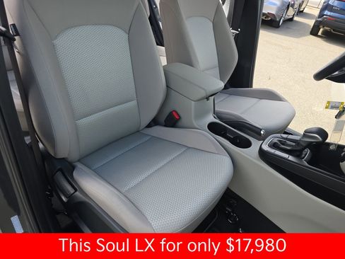 Used 2024 Kia Soul LX w/ Option Group 015 image 17