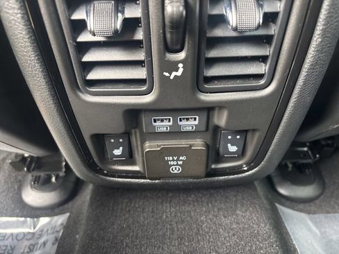 Used 2025 Dodge Durango GT AWD/4WD image 23