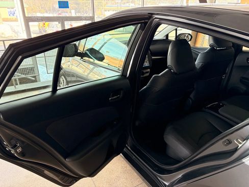 Used 2017 Toyota Prius Prime Premium image 13