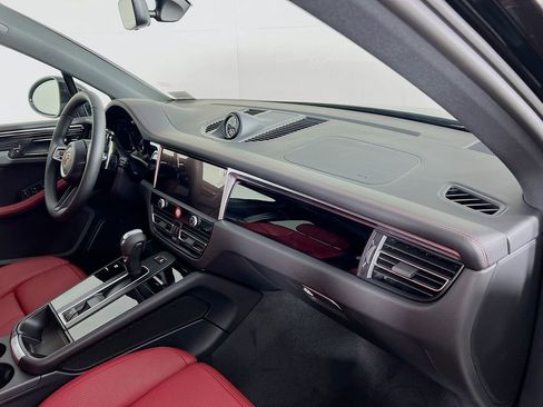 New 2026 Porsche Macan image 31