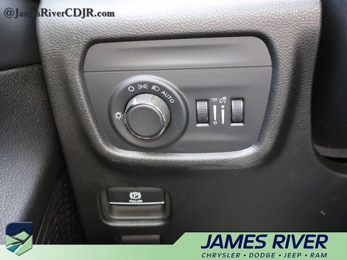 Used 2024 Jeep Grand Cherokee Altitude AWD/4WD image 31