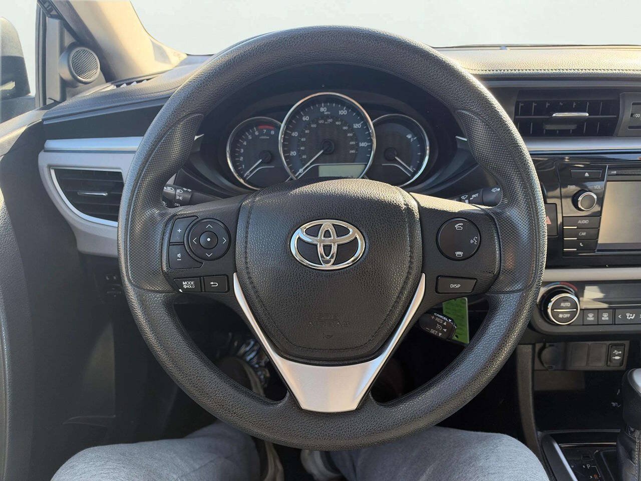 Used 2015 Toyota Corolla LE FWD image 16