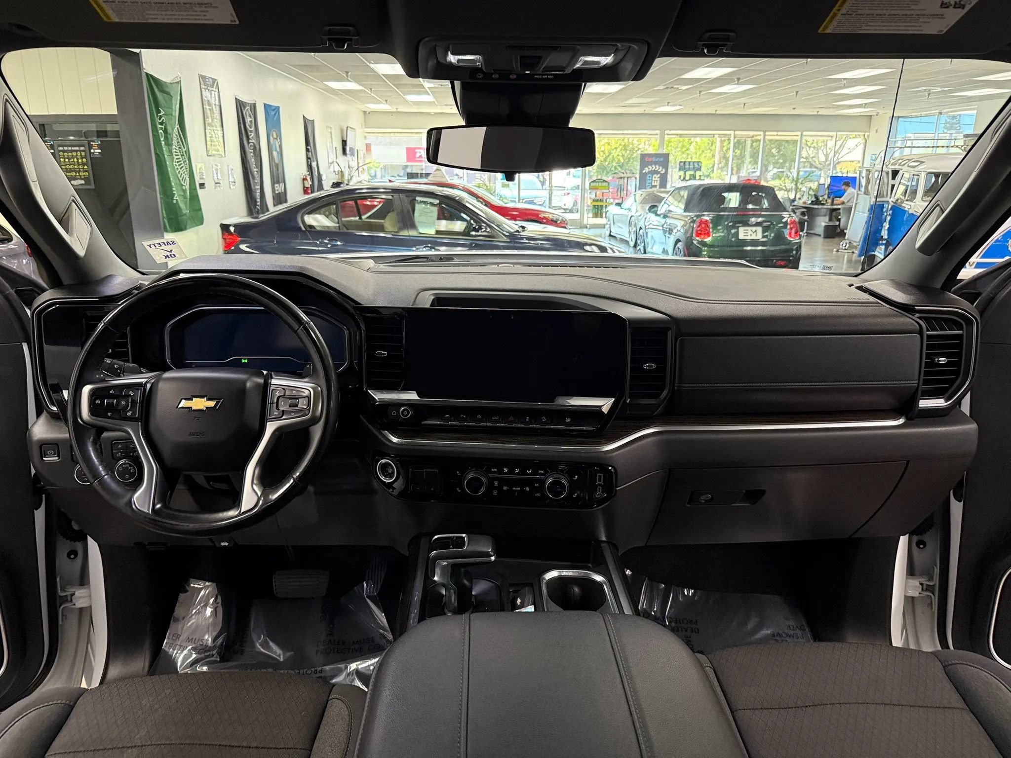 Used 2023 Chevrolet Silverado 1500 LT AWD/4WD image 10