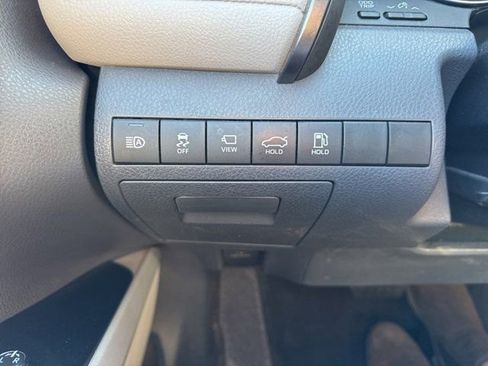 Used 2019 Toyota Camry XLE image 17