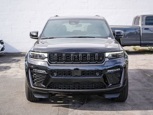 New 2026 Jeep Grand Cherokee Summit AWD/4WD image 2