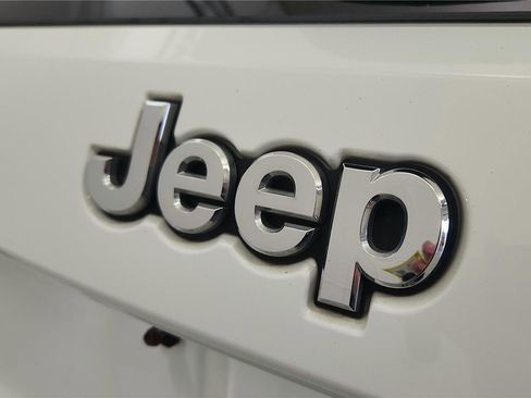 Used 2022 Jeep Grand Cherokee Limited w/ Trailer Tow Group IV image 16