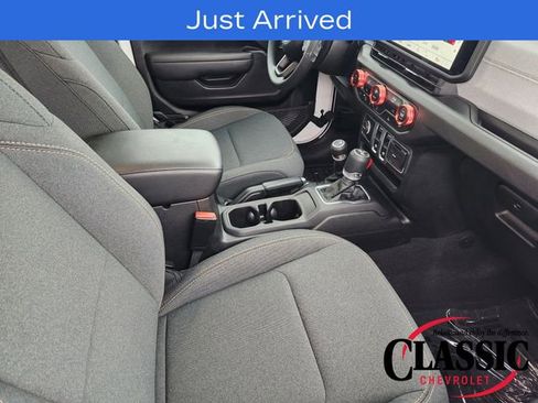 Used 2025 Jeep Wrangler Sport AWD/4WD image 25