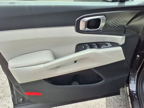 New 2025 Kia Sorento S image 16