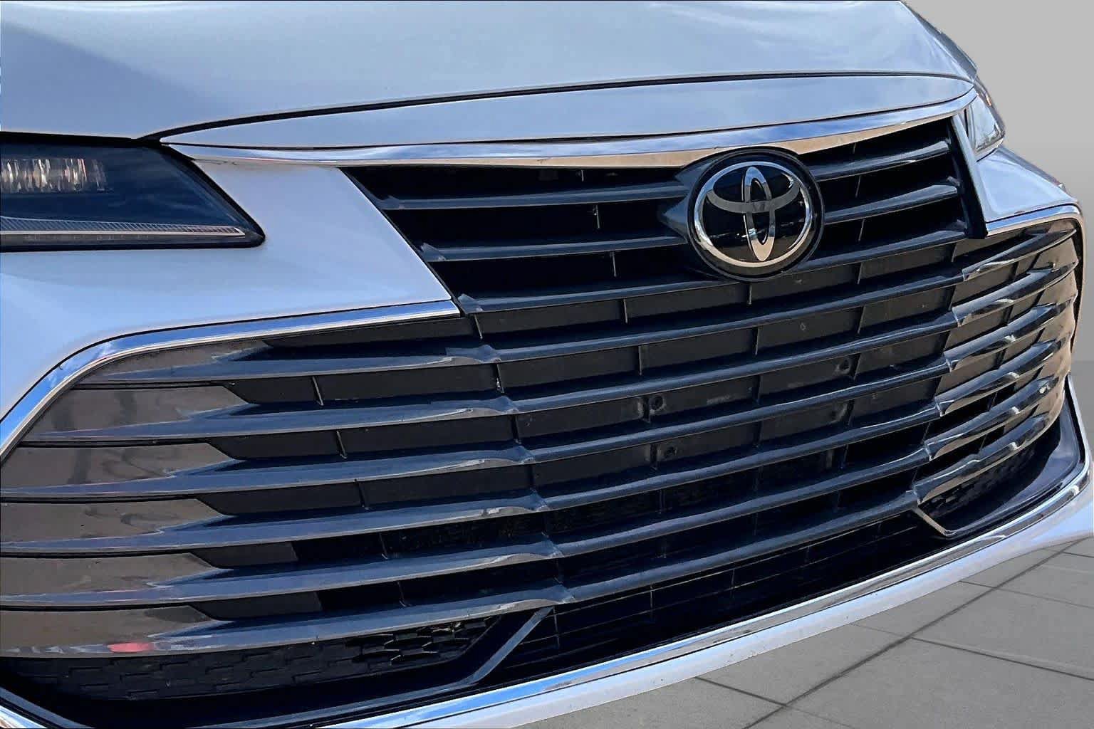 Used 2020 Toyota Avalon Limited FWD image 29