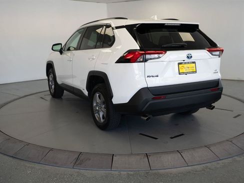 Used 2022 Toyota RAV4 LE AWD/4WD image 5