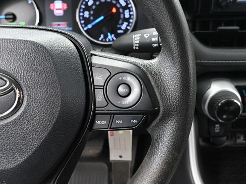 Used 2019 Toyota RAV4 LE w/ Carpet Mat Package AWD/4WD image 29