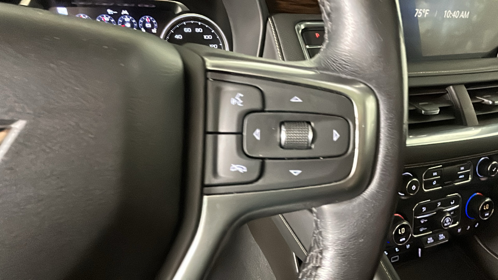Used 2021 Chevrolet Suburban Premier w/ Premium Package RWD image 19