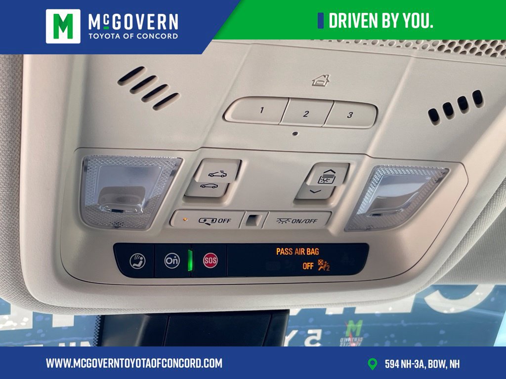 Used 2025 Cadillac XT6 Premium Luxury AWD/4WD image 26