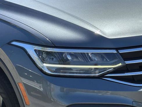 Used 2023 Volkswagen Tiguan SE AWD/4WD image 8