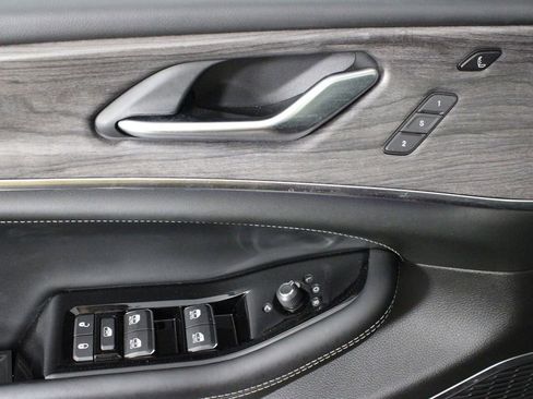 Used 2023 Jeep Grand Cherokee L Overland w/ Advanced Protech Group III image 20