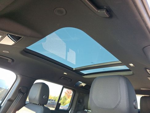 Used 2023 Land Rover Defender 110 X-Dynamic SE image 14