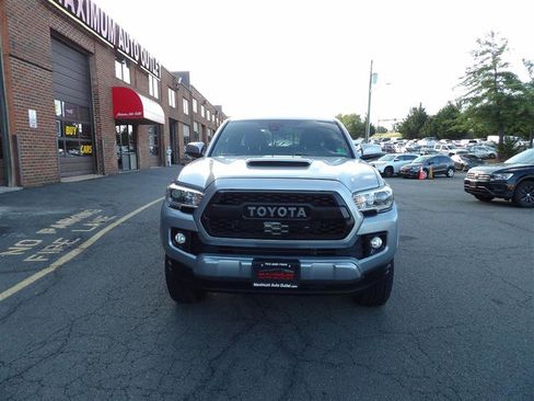 Used 2019 Toyota Tacoma TRD Sport image 3