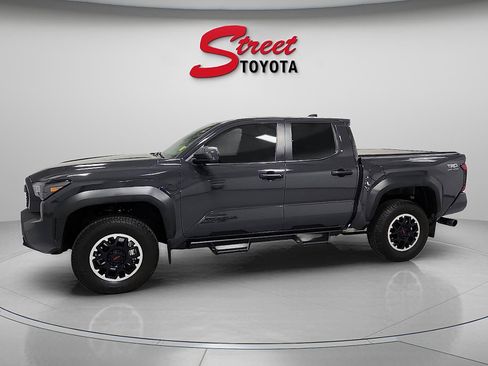 Certified 2024 Toyota Tacoma TRD Off-Road image 2