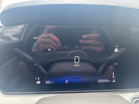 Used 2025 Chevrolet Trax LT w/ LT Convenience Package FWD image 15