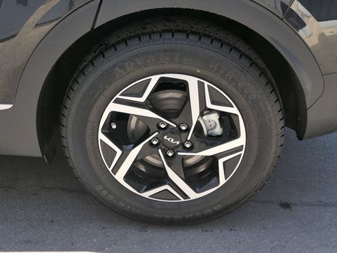 Used 2025 Kia Sportage LX FWD image 9
