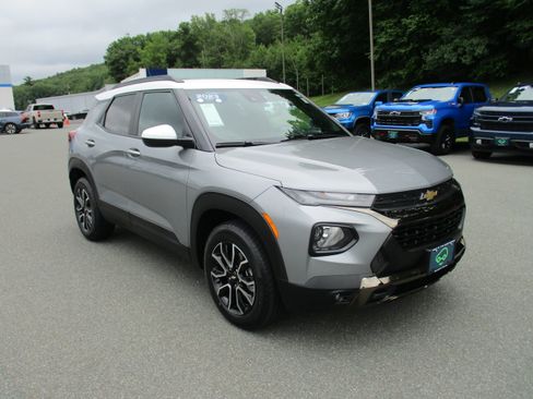 Used 2023 Chevrolet TrailBlazer ACTIV w/ Convenience Package AWD/4WD image 3