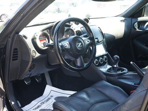 Used 2011 Nissan 370Z Touring w/ Sport Pkg RWD image 12