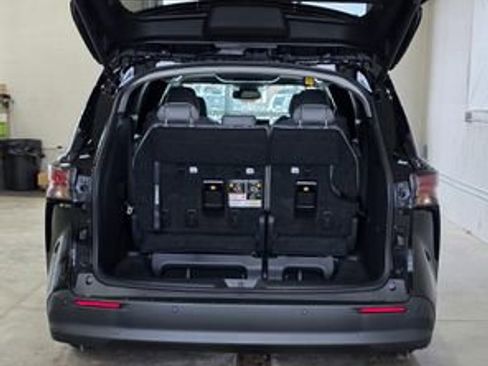 New 2026 Toyota Sienna XLE image 5