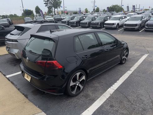 Used 2017 Volkswagen Golf 4-Door FWD image 4
