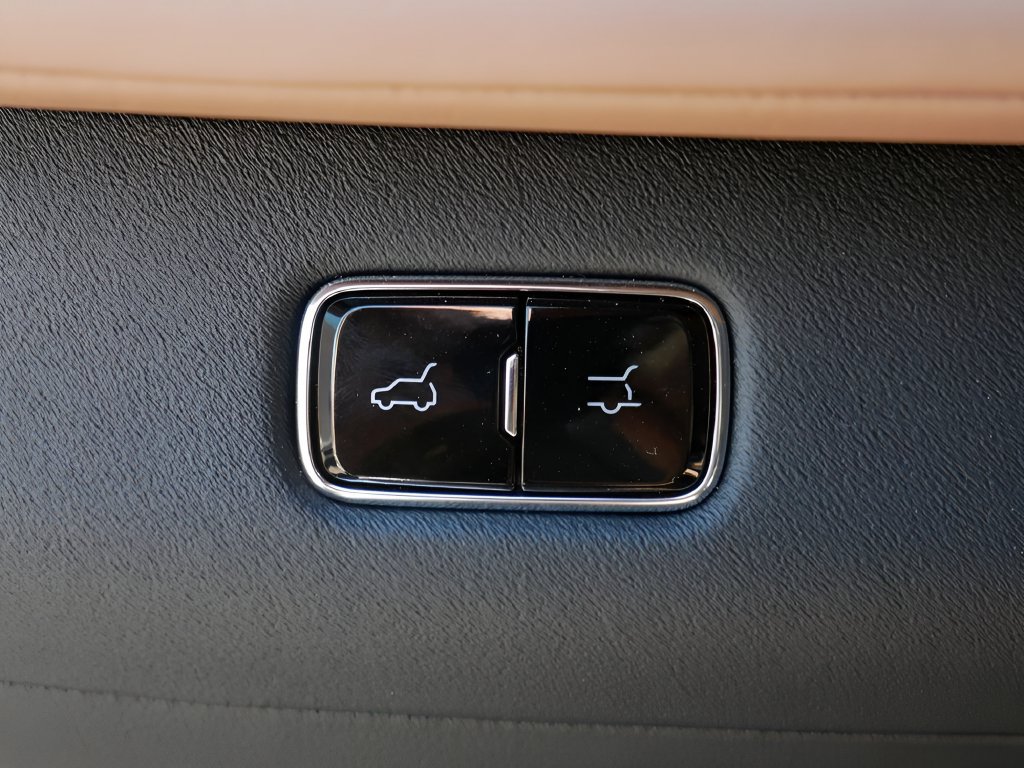Used 2022 Chevrolet Suburban Premier AWD/4WD image 30