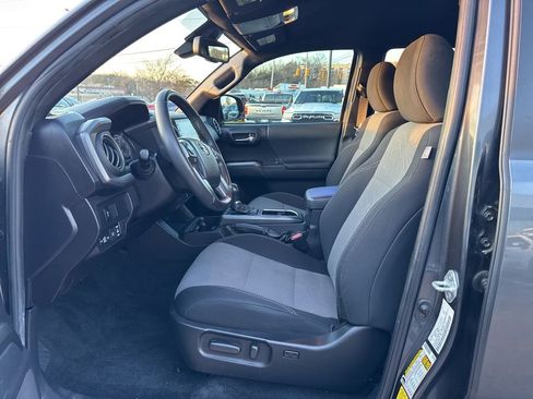 Used 2023 Toyota Tacoma TRD Sport image 18