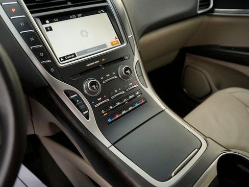 Used 2016 Lincoln MKX Reserve w/ Climate Package image 28