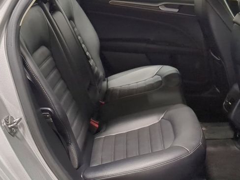 Used 2017 Ford Fusion SE w/ Fusion SE Technology Package image 34